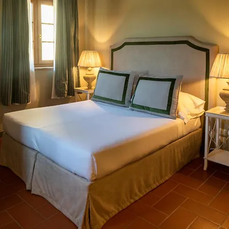 אתר נופש Relais Olmo - Place Of Charme 4*
